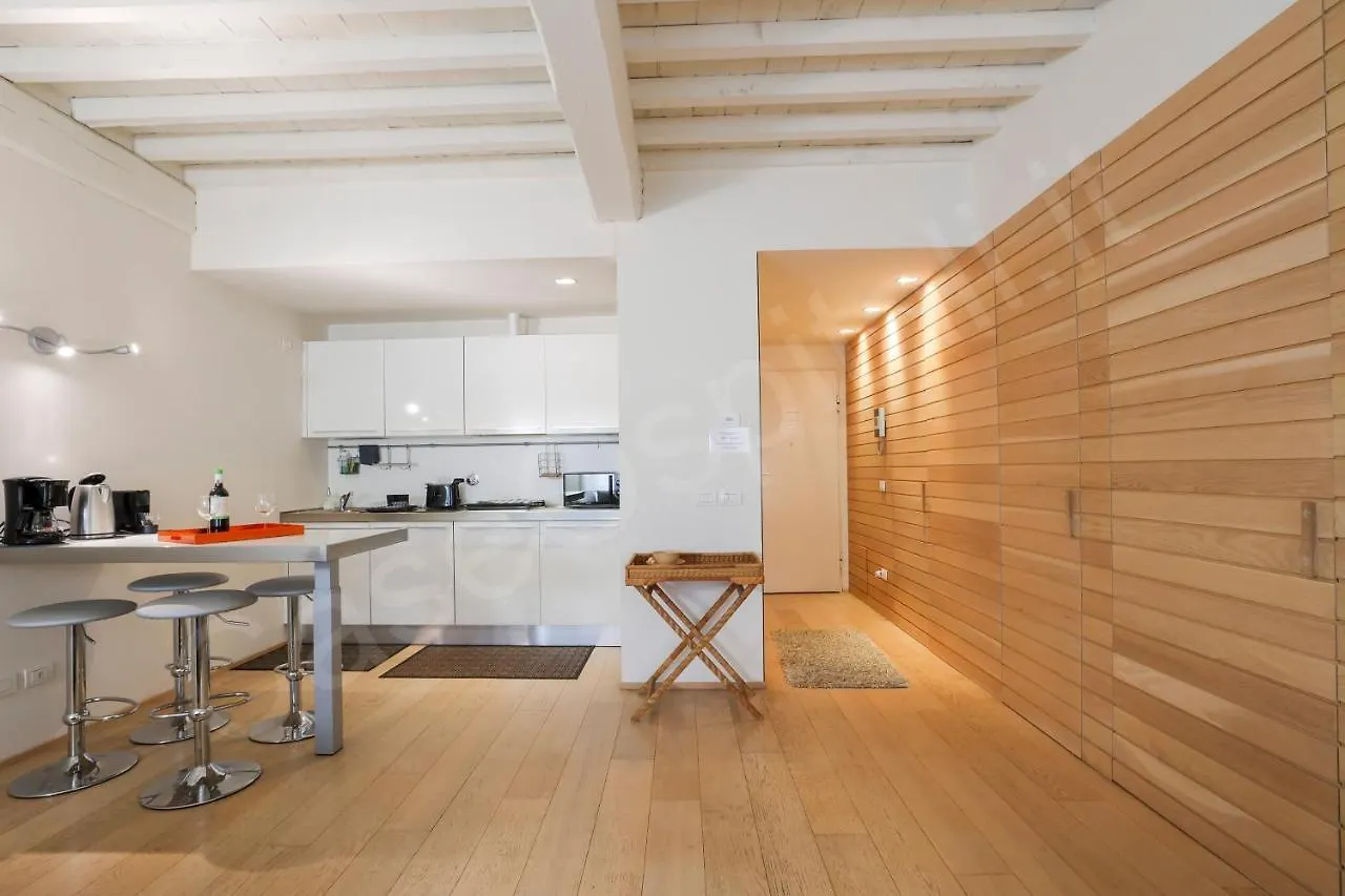 Apartment Caseospitali - Maison Dolcevita Elegante Bilocale A Due Passi Dall'Arno Florence Italy